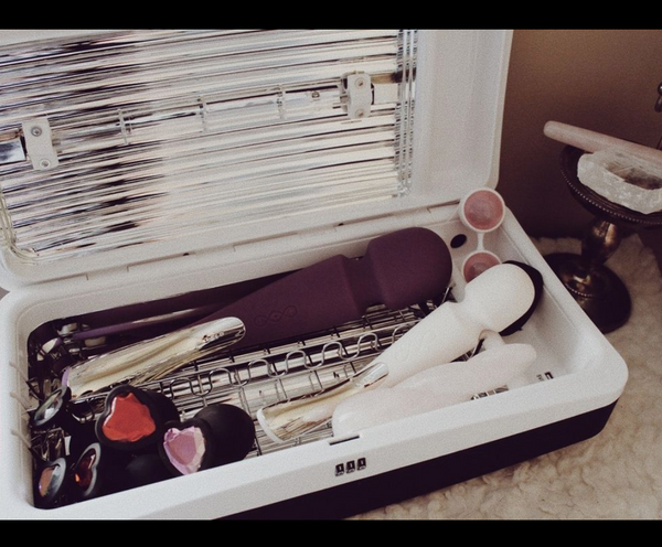 MedAmour's UVee Clean Spring Sample Sale